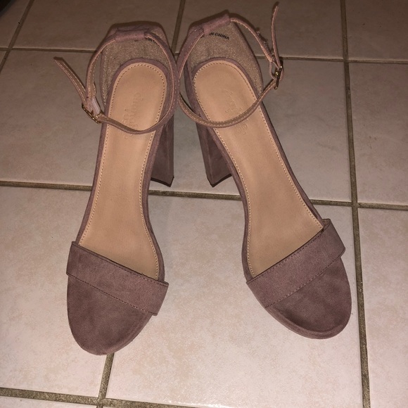 Heals - Picture 2 of 4